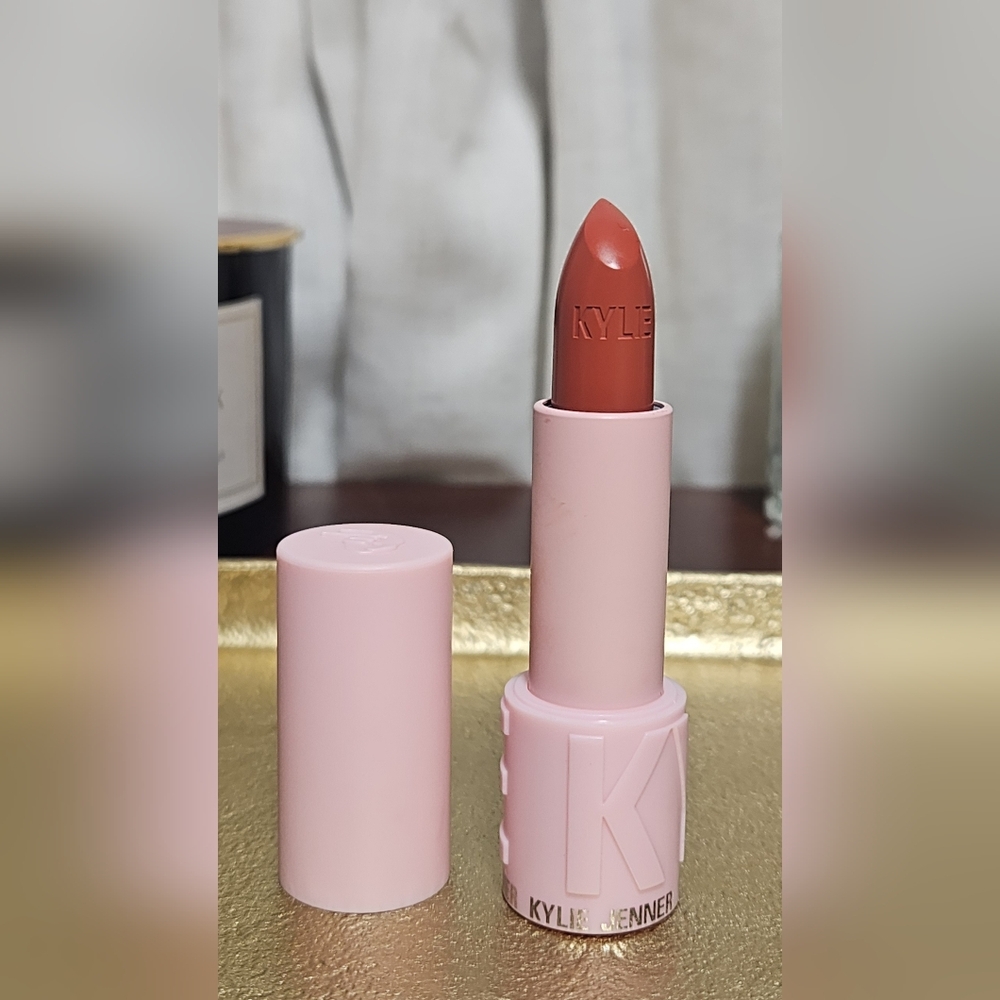 Kylie Creme Lipstick